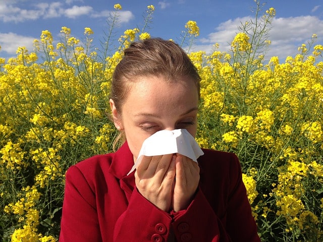 alergia - kobieta z alergią